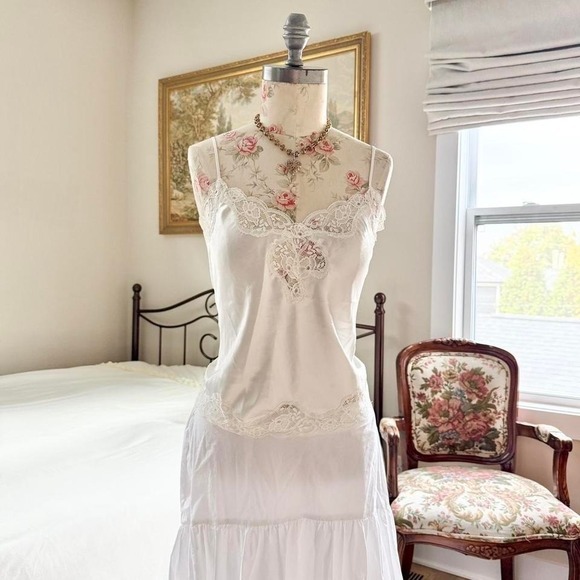 Victoria's Secret Tops - white lace trim cami victorias‎ secret fits like a medium 90s